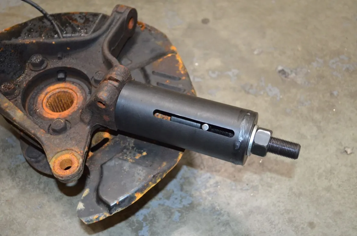 Astro Pneumatic Subaru Ball Joint Puller for Seized, Rusted, & Corroded Joints (78620)