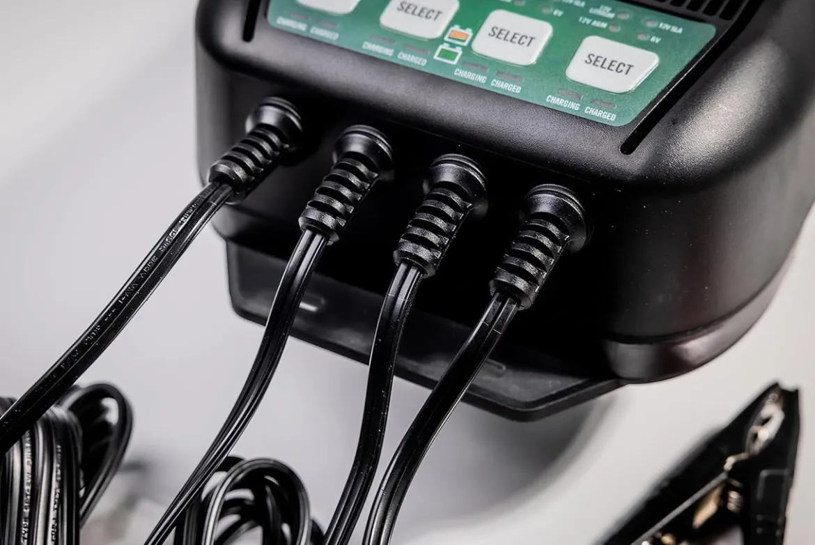 Battery Tender WaveCharge 12A 4-Bank Charger, 3A per bank, 6V/12V (022-1004-DL-WH)