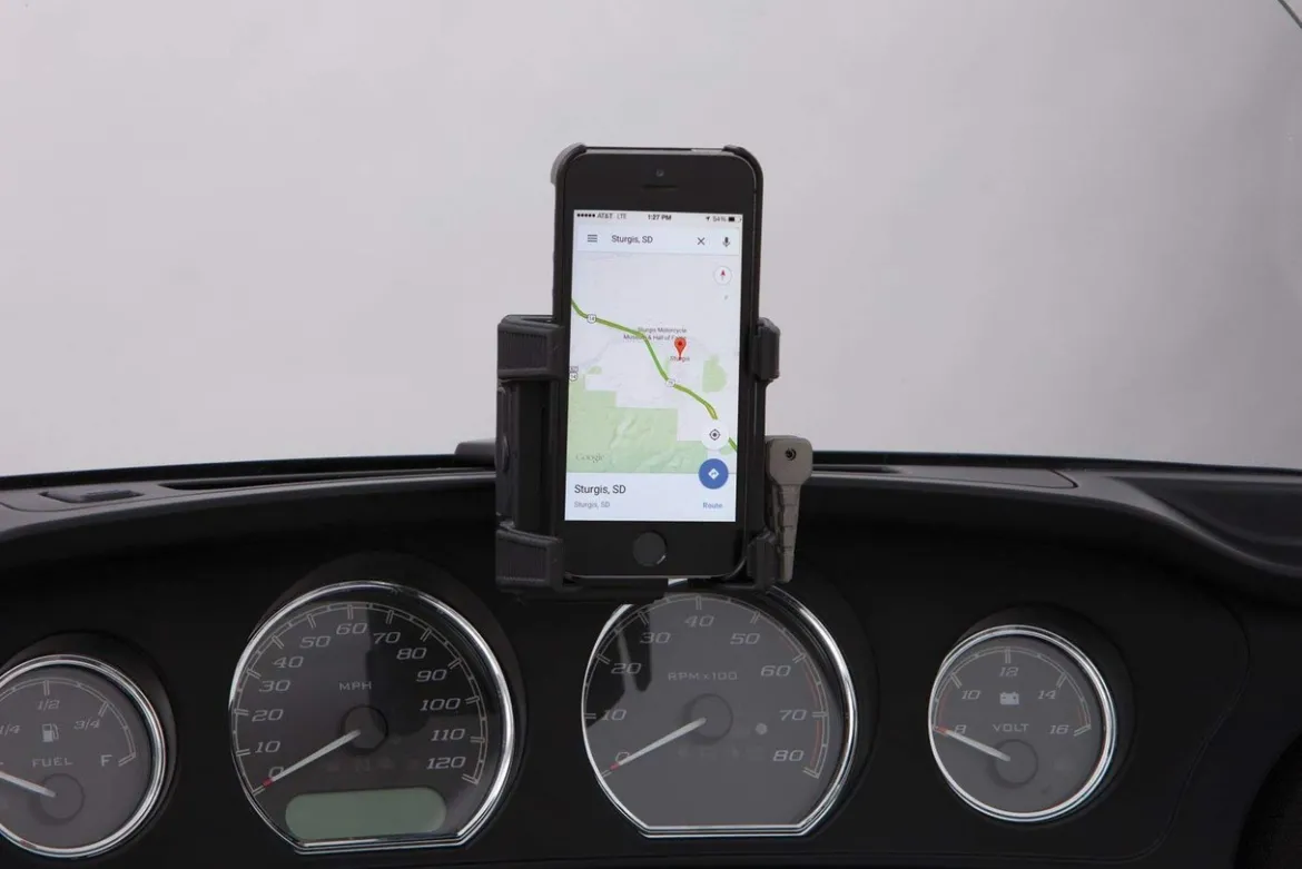 Ciro Smartphone/Gps Holder, Black Fairing Mount With Charger (50216)