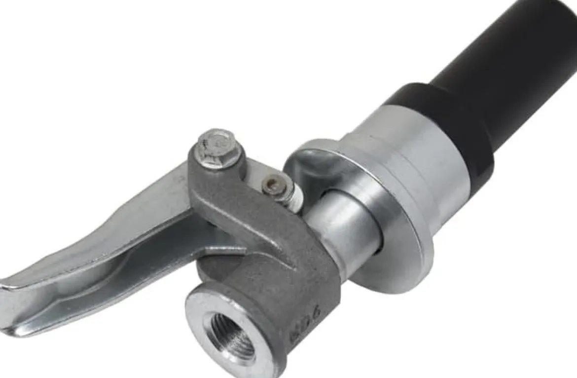 K Tool International Quick Locking Grease Coupler 1/8″ NPT (73956)
