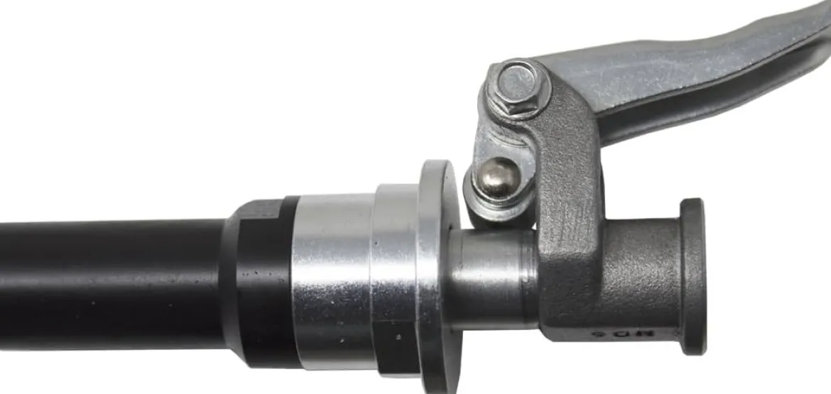 K Tool International Quick Locking Grease Coupler 1/8″ NPT (73956)
