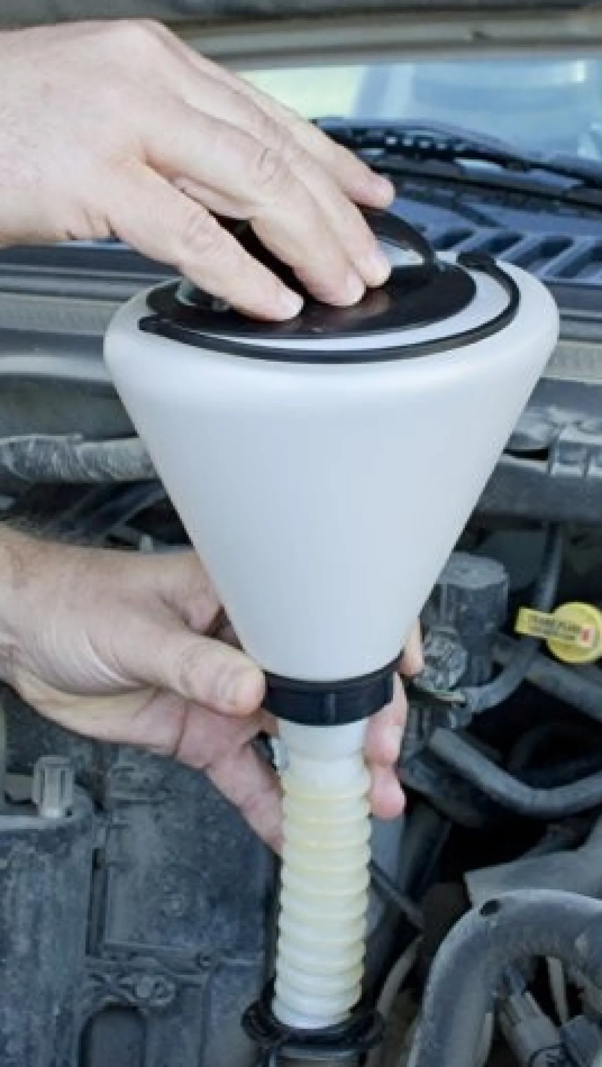 Lisle 19832 Plastic Funnel with Lid and Spout Cap - 1.6 Quart Capacity