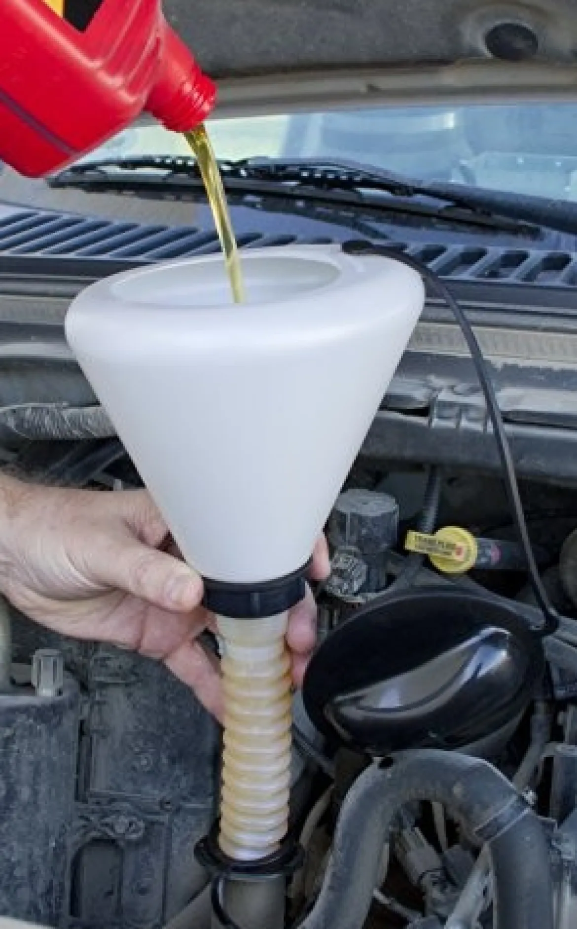 Lisle 19832 Plastic Funnel with Lid and Spout Cap - 1.6 Quart Capacity