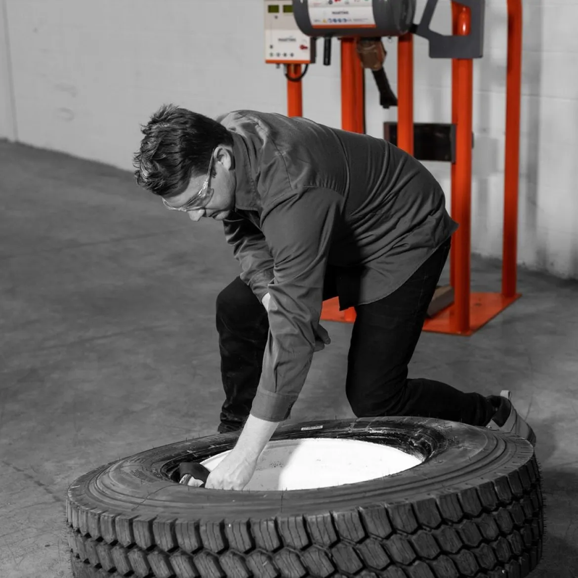 Martins Industries Tire Bead Holder with Anti-Slip Coating (MBH)