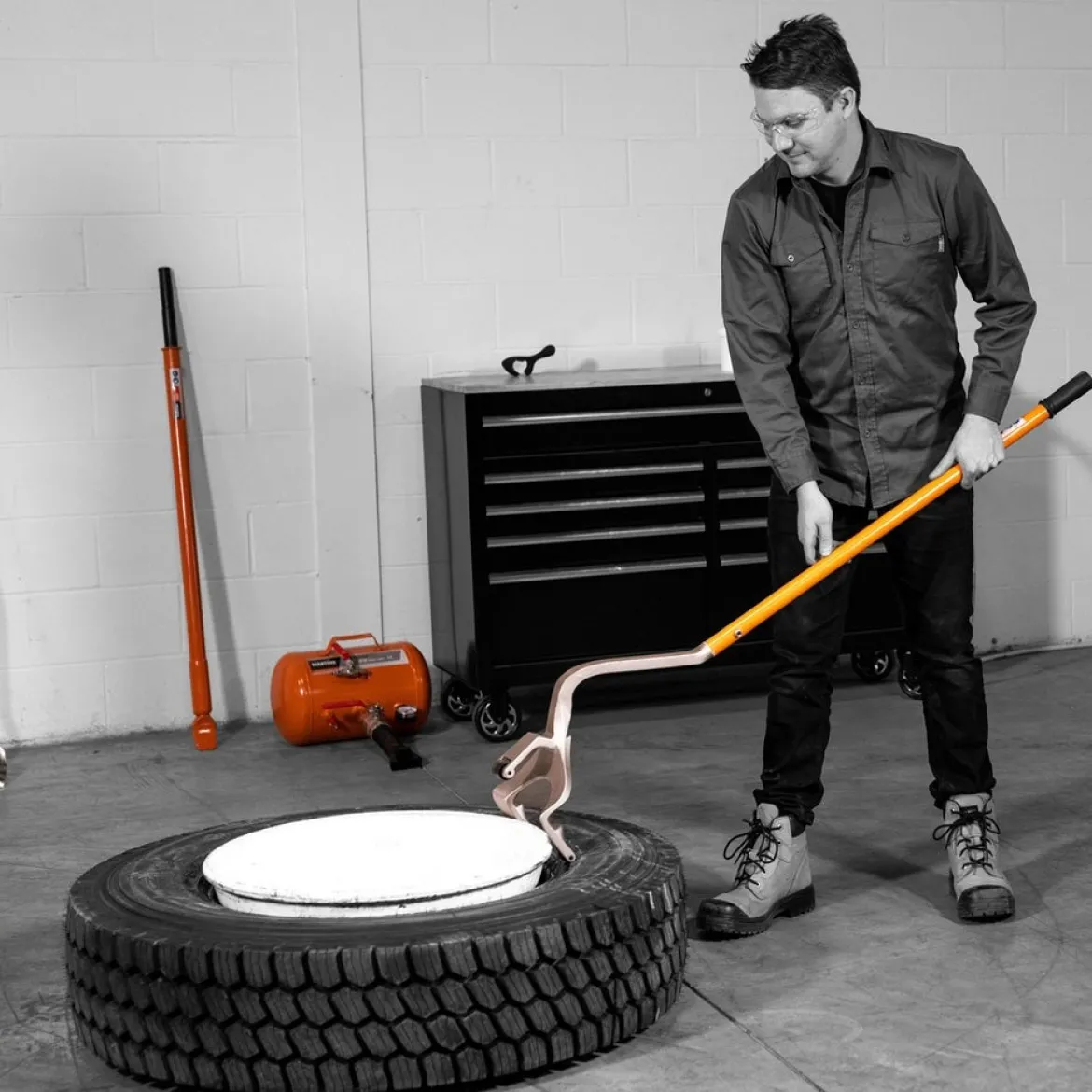 Martins Industries Truck Tire Demounting Tool with Easy Leverage Design (MDT-T)