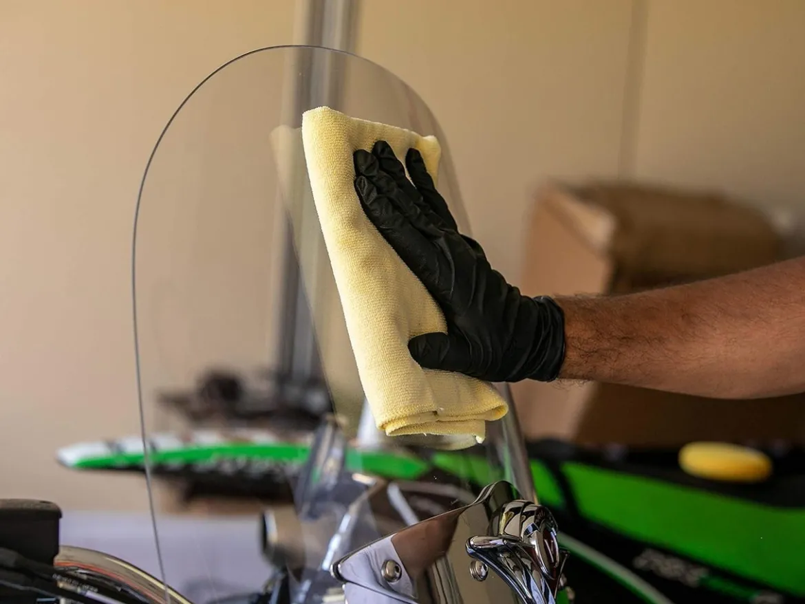 Meguiar's M1708 Plastic Cleaner (M1708)