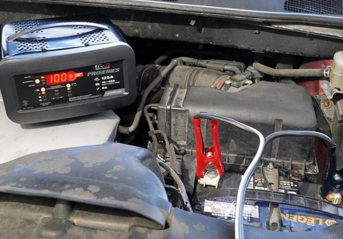 Schumacher 6V/12V 125A Battery Charger/Engine Starter (DSR145)